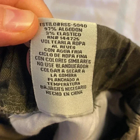 Military style  cargo shorts 🩳 with fancy ripped edges - Picture 10 of 10